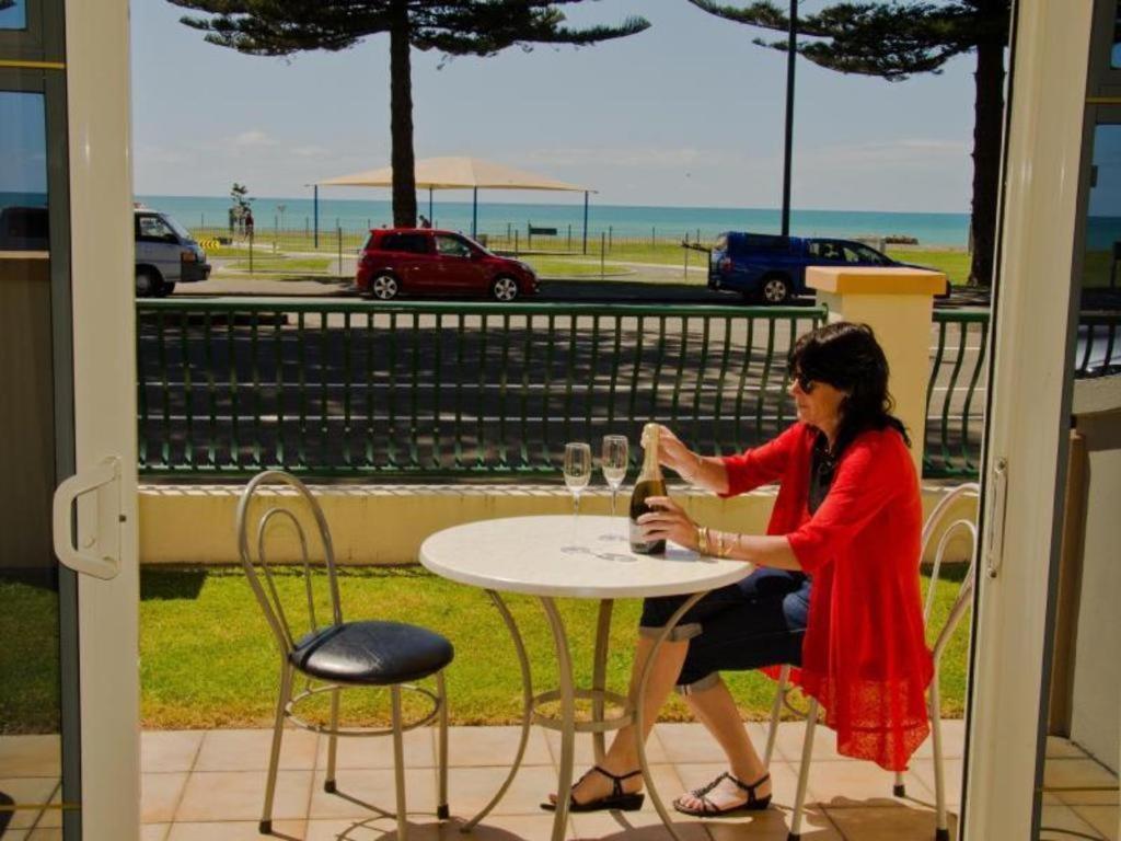 Beachfront Motel Napier Ngoại thất bức ảnh